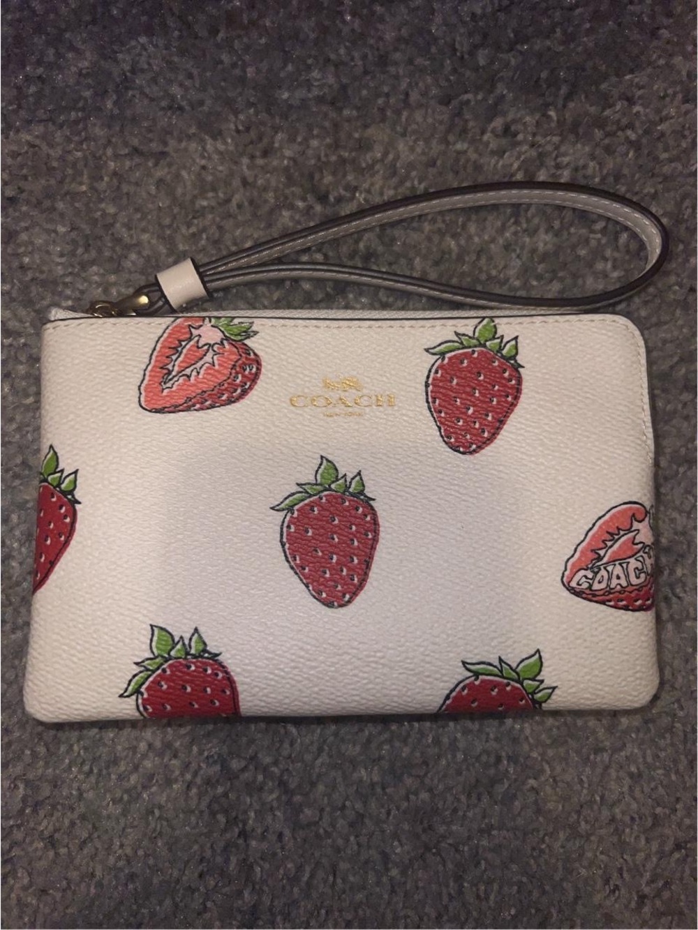 COACH Strawberry Print Corner Zip Wristlet | SEND OFFERS🍄